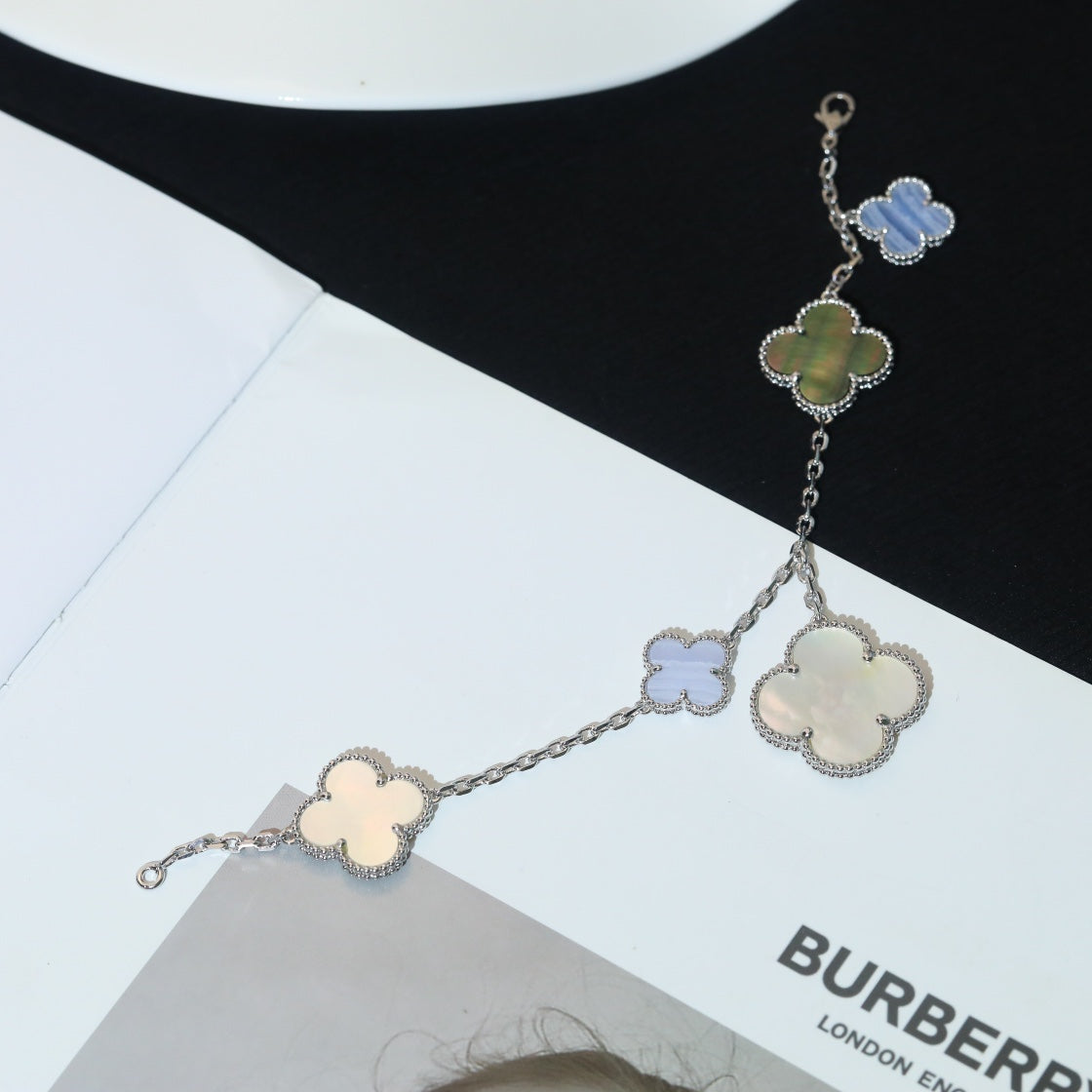 ¡®Moco¡¯CLOVER BRACELET 5 MOTIFS MOP CHALCEDONY SILVER