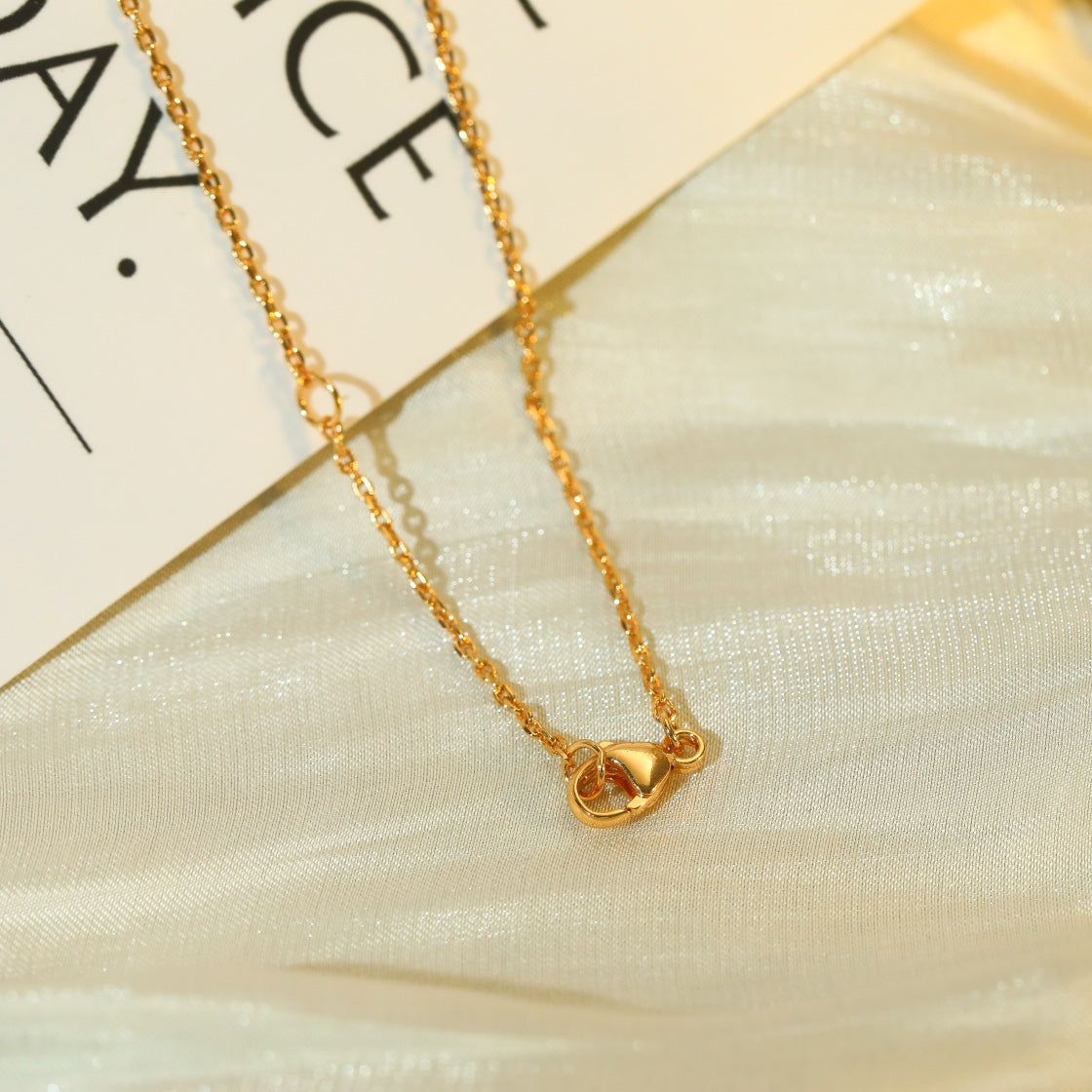 ¡®Moco¡¯VOLT SILVER DIAMOND PEDANT NECKLACE