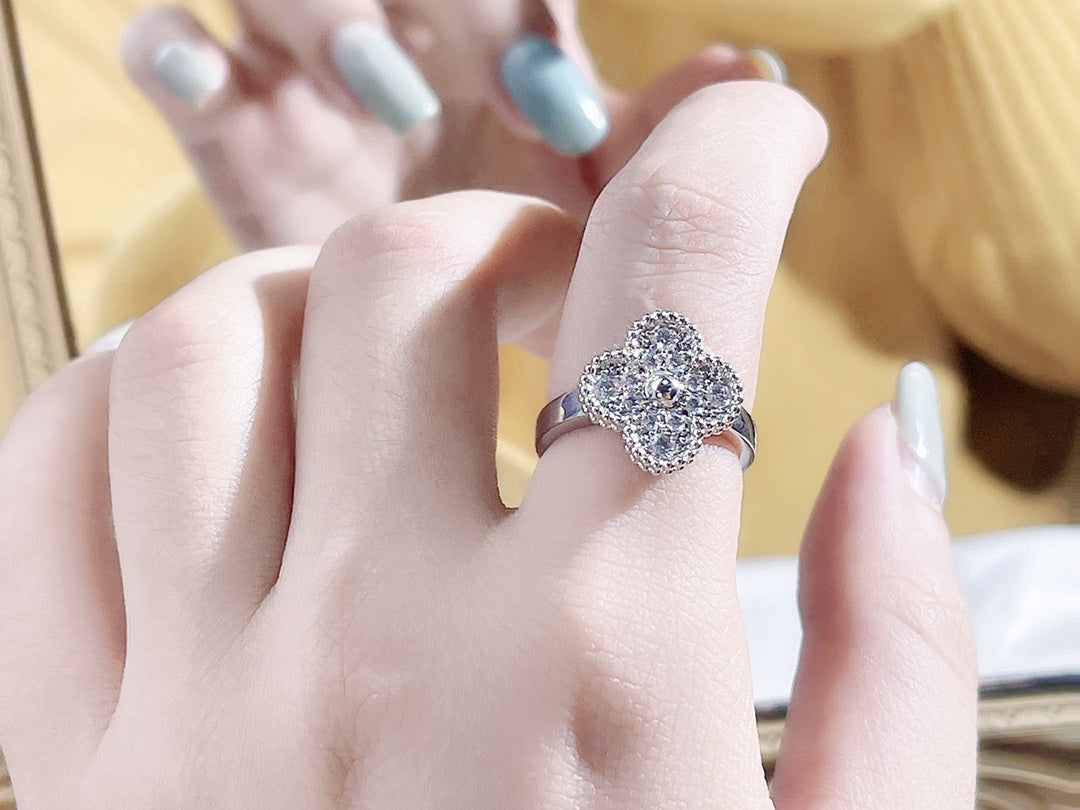 ¡®Moco¡¯CLOVER DIAMOND RING