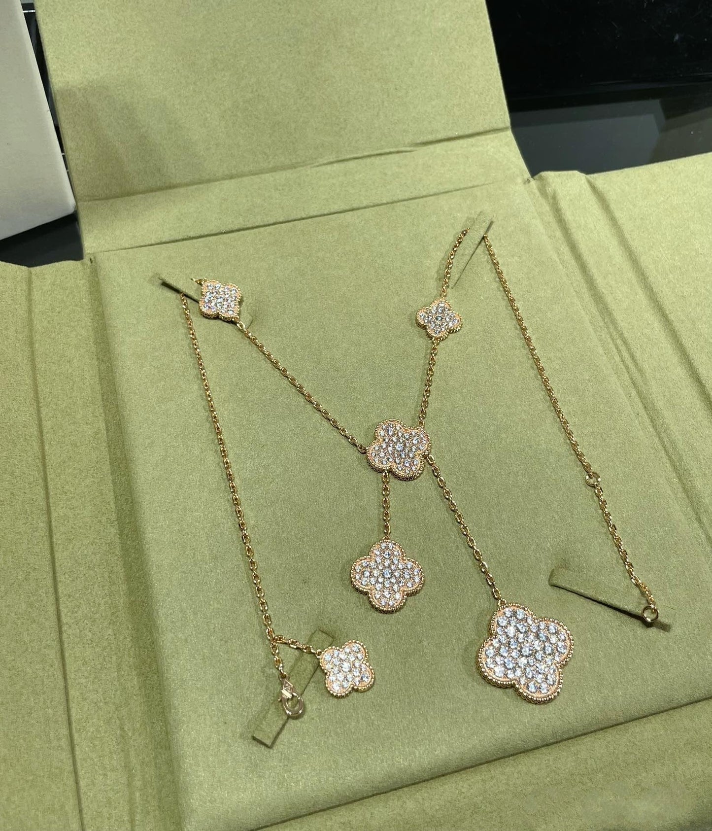 ¡®Moco¡¯CLOVER 6 MOTIF DIAMOND PAVED NECKLACE