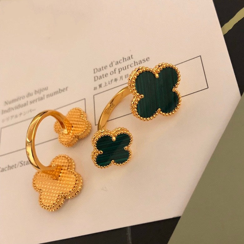 ¡®Moco¡¯CLOVER BETWEEN THE FINGER RING