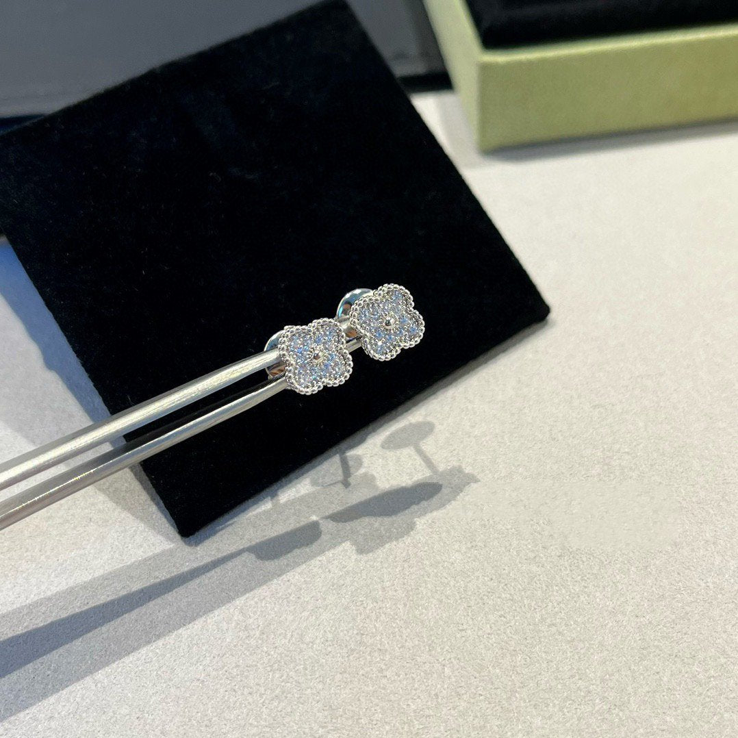 ¡®Moco¡¯CLOVER MINI DIAMOND STUD EARRINGS