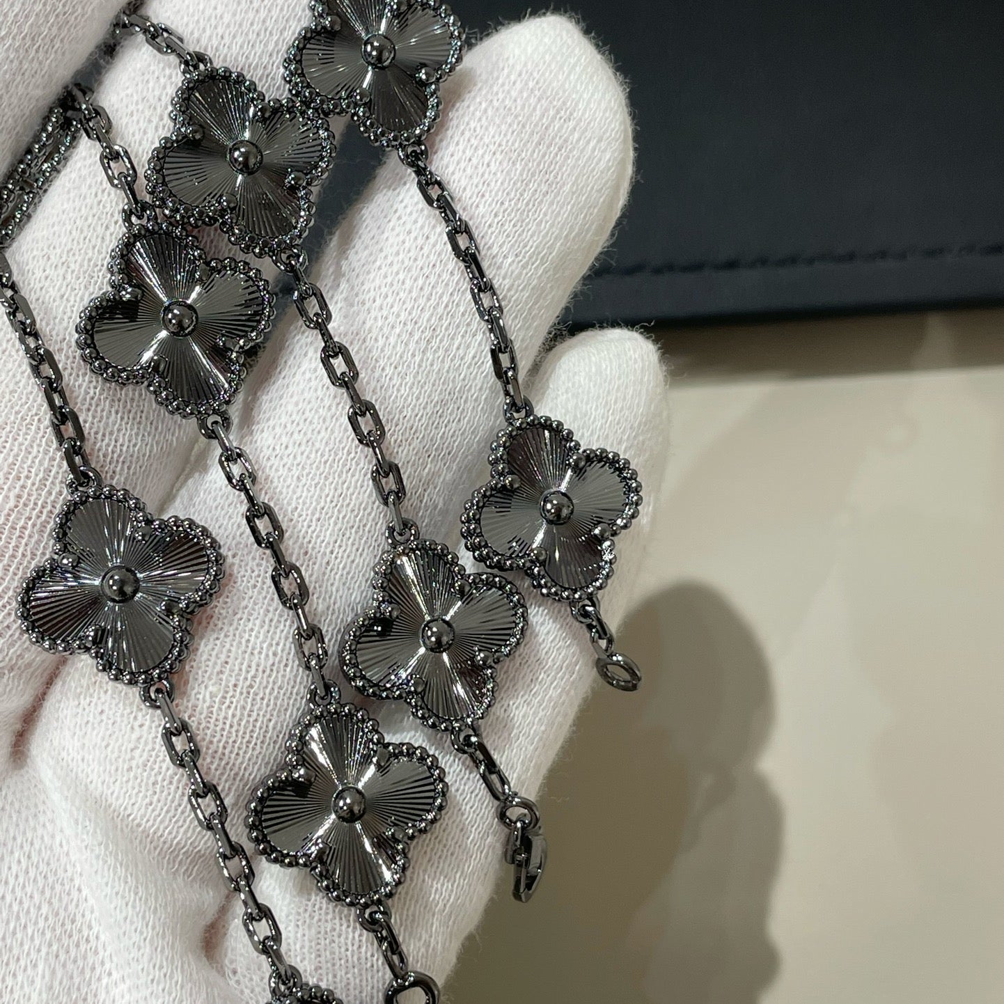 [Moco]New CLOVER 5 MOTIF BLACK BRACELET