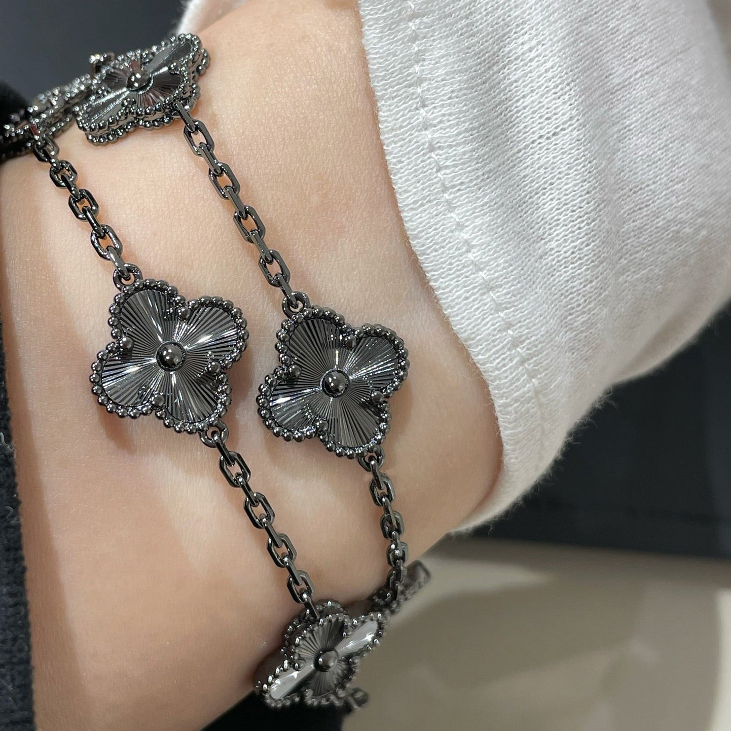 [Moco]New CLOVER 5 MOTIF BLACK BRACELET