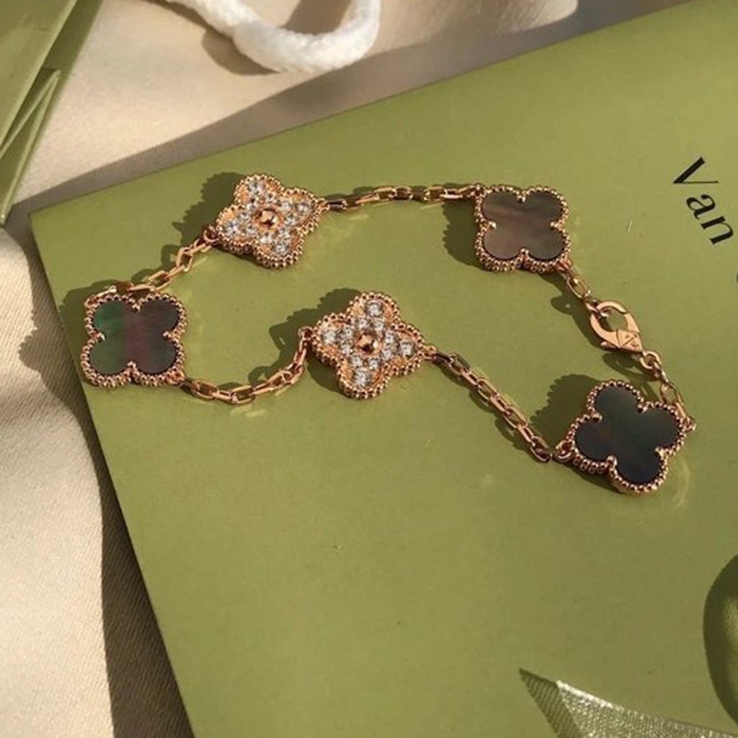 [Moco]New CLOVER 5 MOTIF GRAY MOP BRACELET COLLECTION