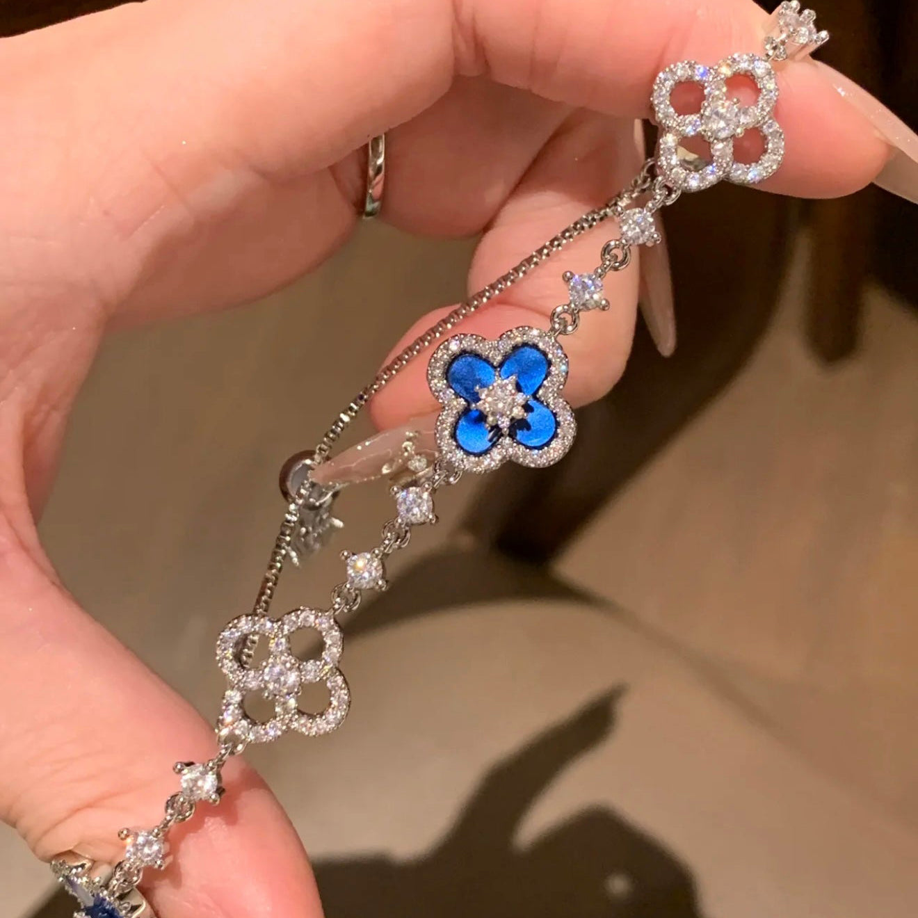 ¡®Moco¡¯CLOVER 5 MOTIF PINK BLUE RED WHITE BRACELET