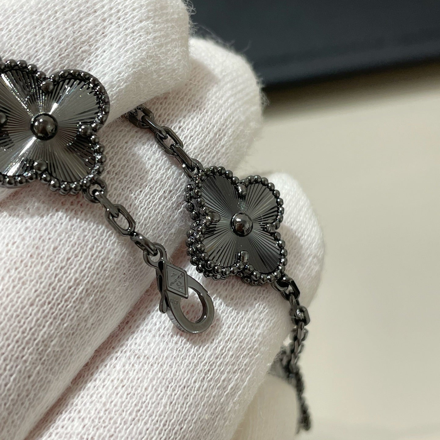 [Moco]New CLOVER 5 MOTIF BLACK BRACELET