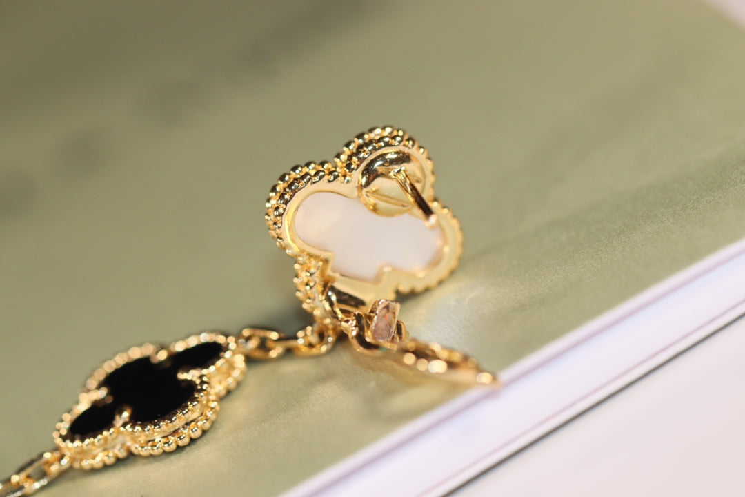 ¡®Moco¡¯CLOVER EARRINGS GOLD ONYX MOP 3 MOTIF