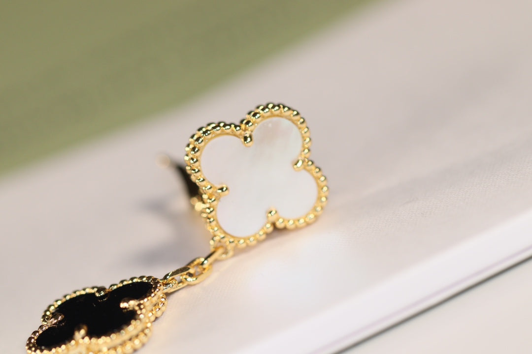 ¡®Moco¡¯CLOVER EARRINGS GOLD ONYX MOP 3 MOTIF