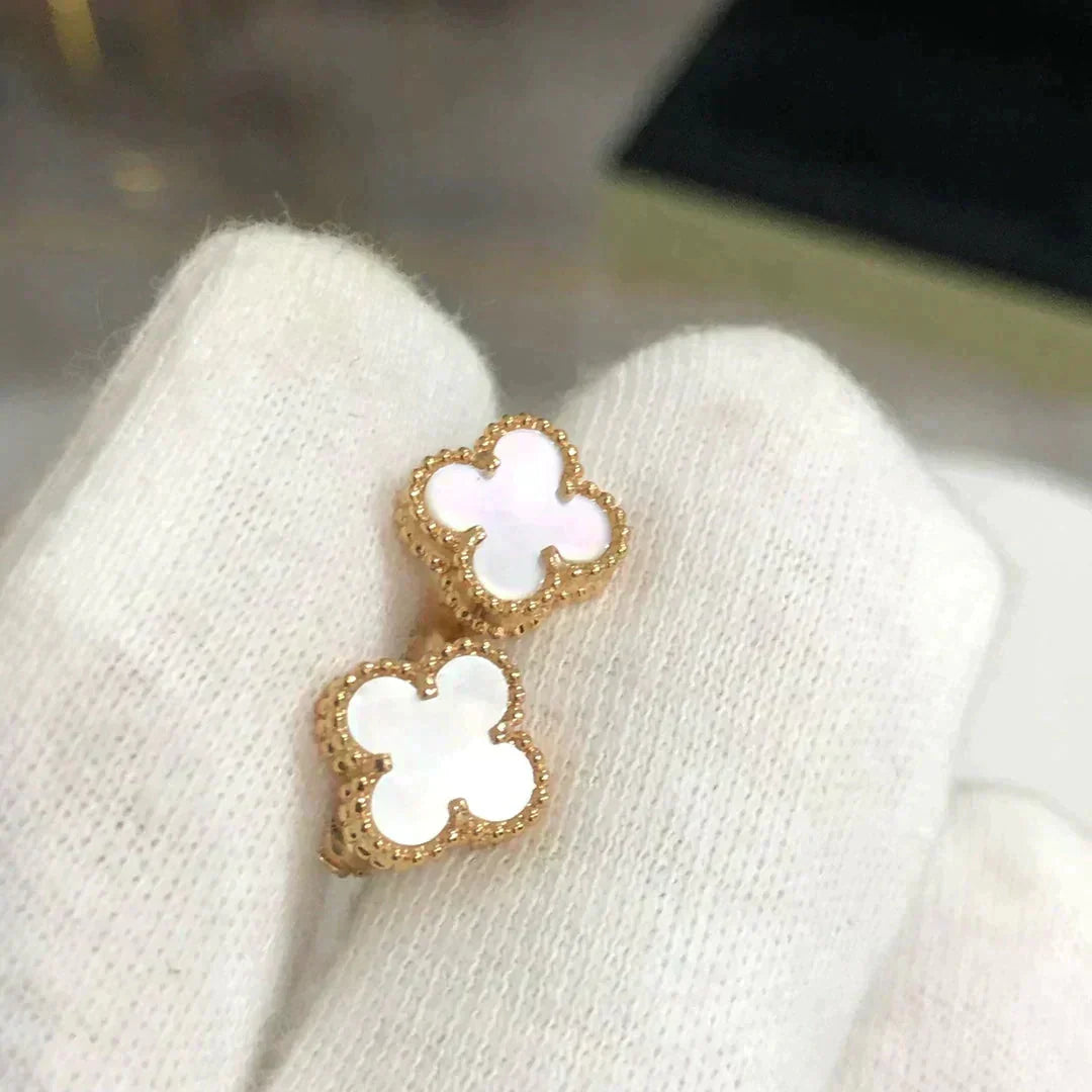¡®Moco¡¯CLOVER MINI 9.5MM WHITE MOP EARRINGS