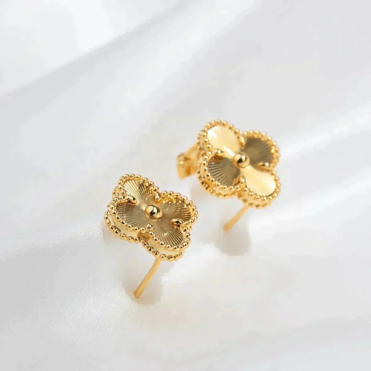 ¡®Moco¡¯CLOVER MEDIUM 1 MOTIFS LASER EARRINGS