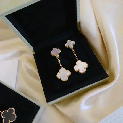 ¡®Moco¡¯CLOVER 2 MOTIF WHITE MOP EARRINGS