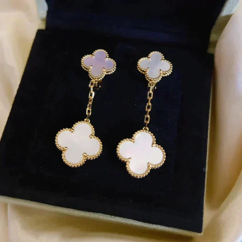 ¡®Moco¡¯CLOVER 2 MOTIF WHITE MOP EARRINGS