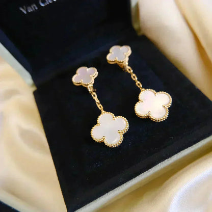 ¡®Moco¡¯CLOVER 2 MOTIF WHITE MOP EARRINGS