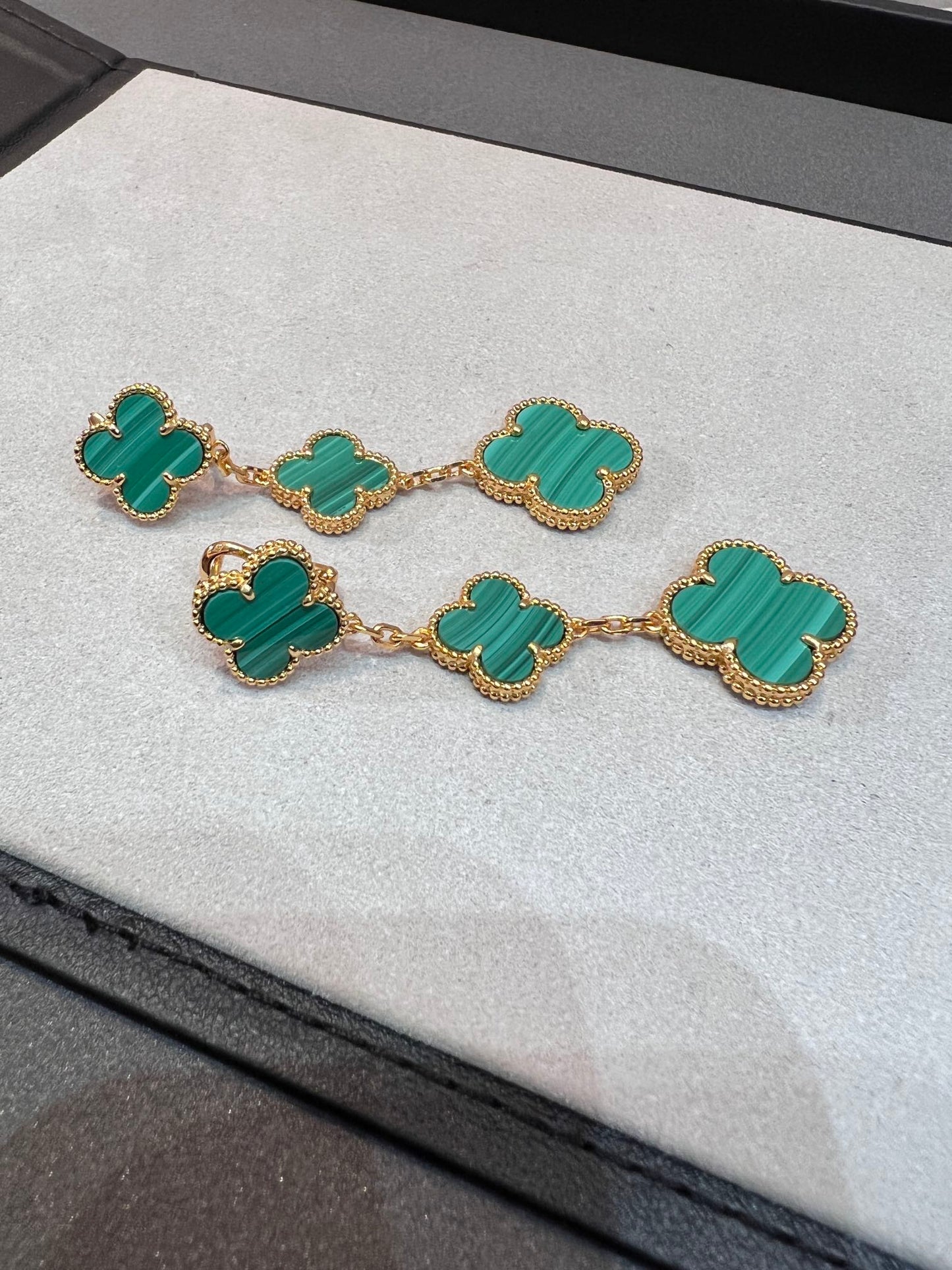 ¡®Moco¡¯CLOVER MALACHITE 3 MOTIFS GOLD