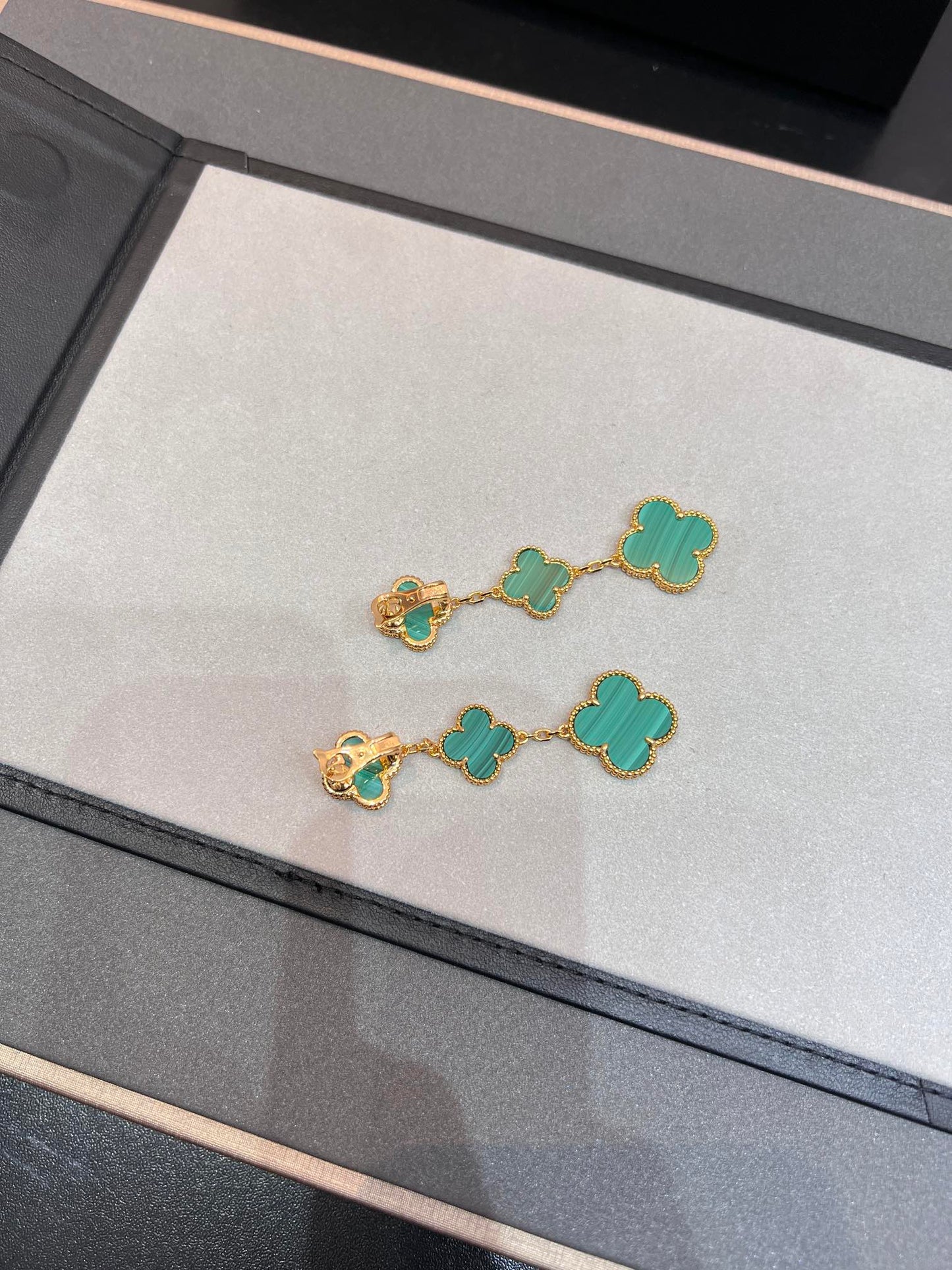 ¡®Moco¡¯CLOVER MALACHITE 3 MOTIFS GOLD