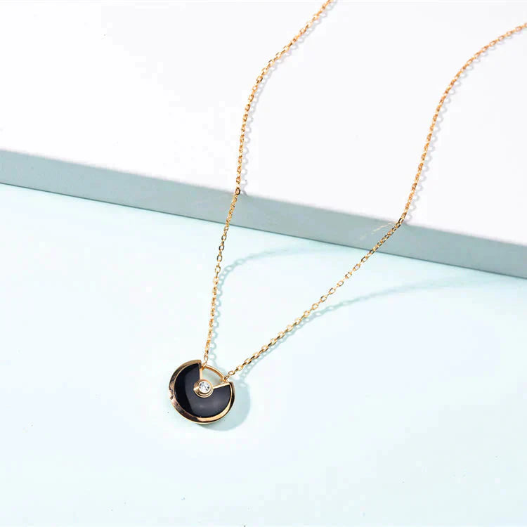 ¡®Moco¡¯AMULETTE GOLD CARNELIAN ONYX NECKLACE