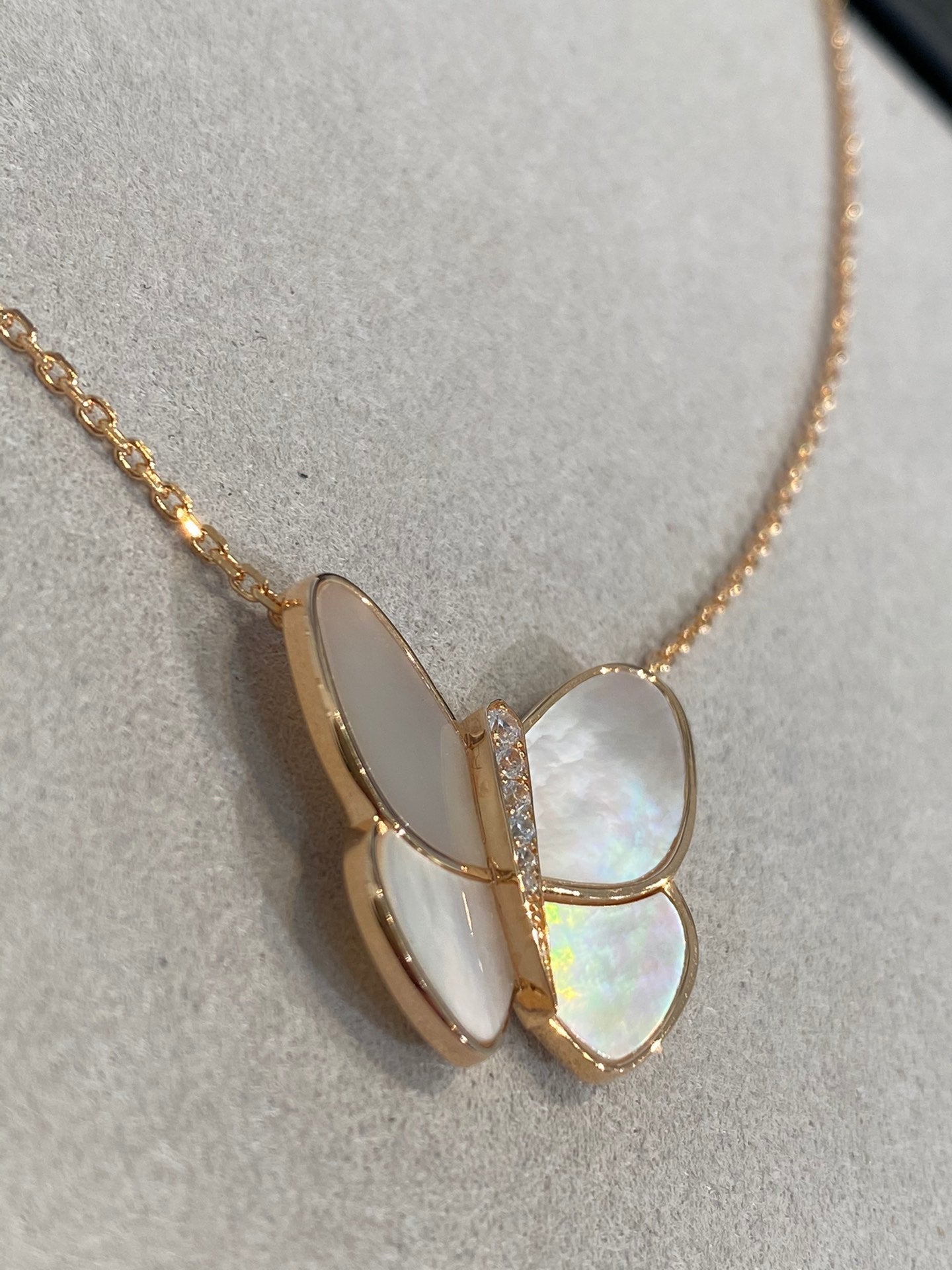 ¡®Moco¡¯BUTTERFLY GOLD MOP DIAMOND NECKLACE