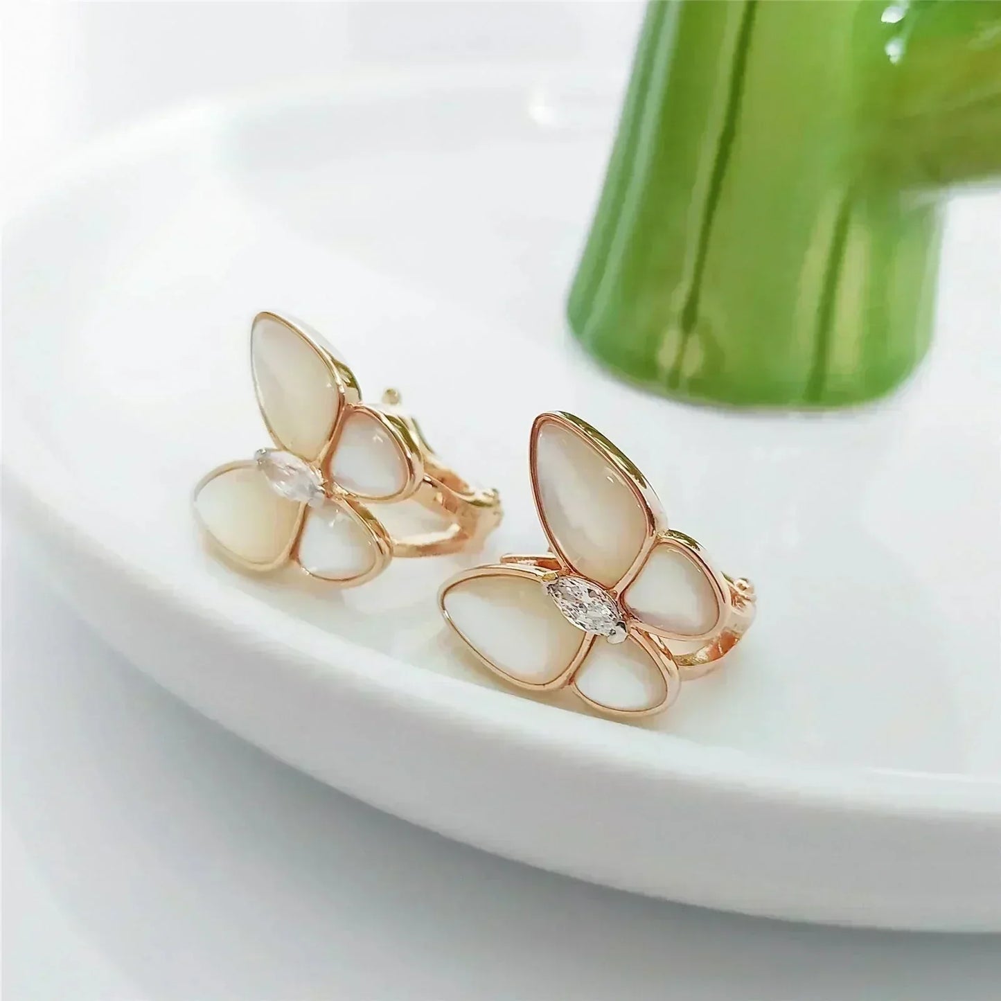 ¡®Moco¡¯BUTTERFLY MOP DIAMOND EARRINGS