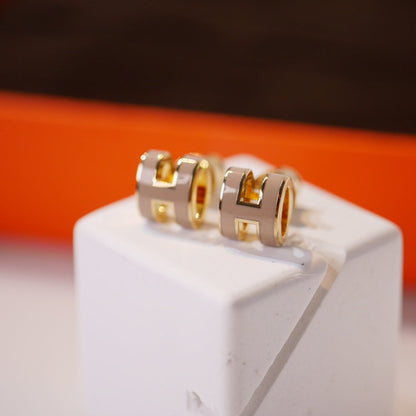¡®Moco¡¯MINI POP H GOLD EARRINGS GREY