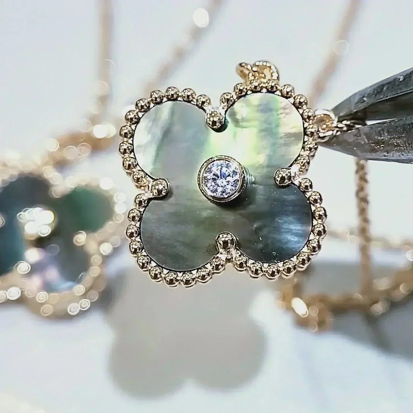 ¡®Moco¡¯CLOVER 15MM DIAMOND AND MOTHER-OF-GREY NECKLACE