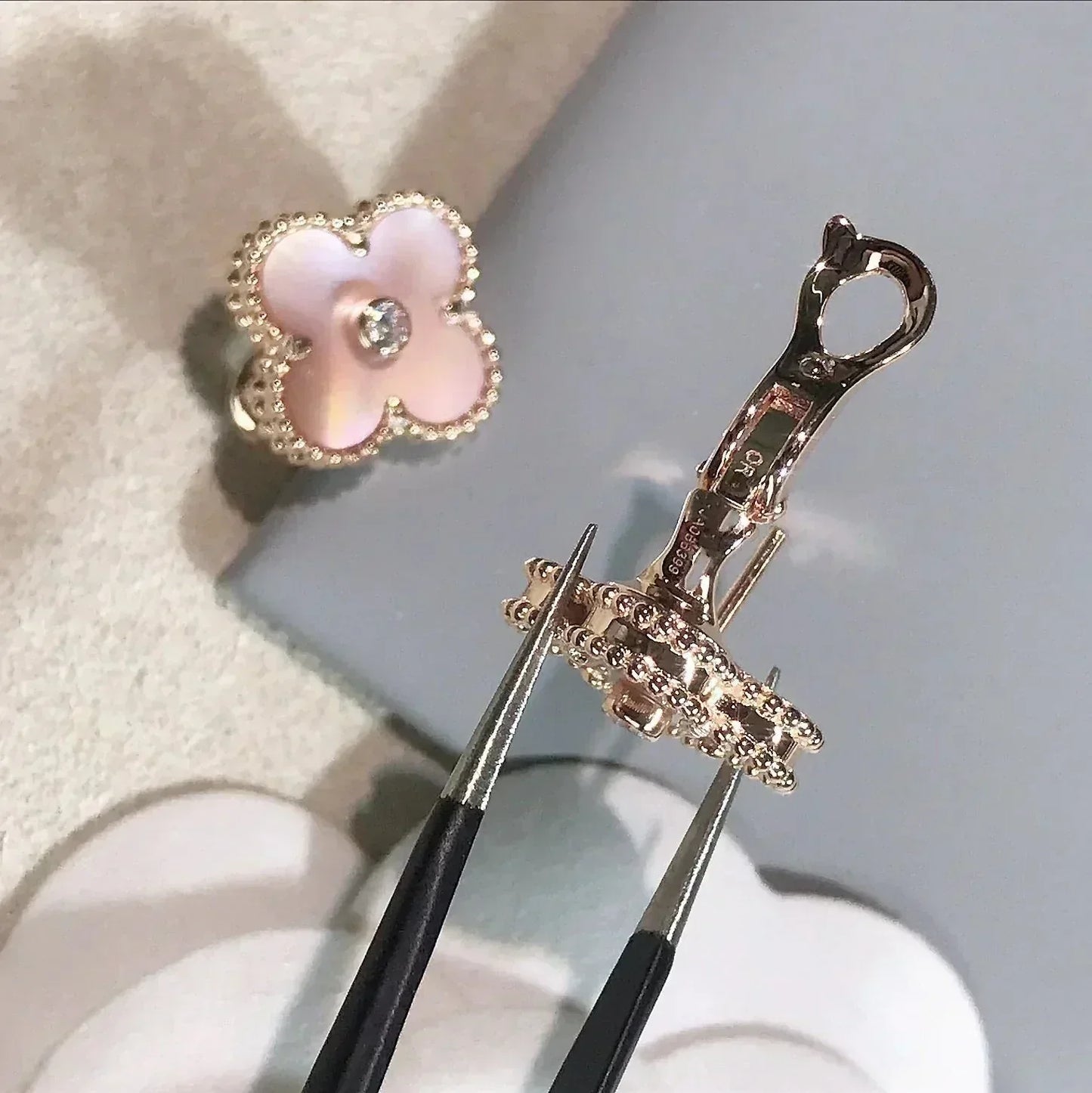 ¡®Moco¡¯CLOVER MEDIUM 1 MOTIFS  PINK MOP DIAMOND EARRINGS