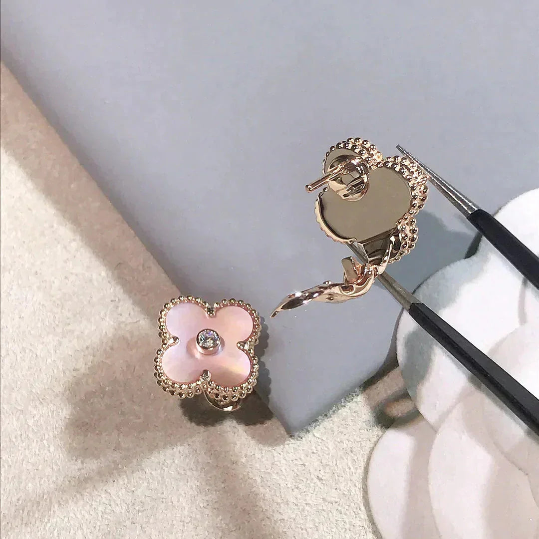 ¡®Moco¡¯CLOVER MEDIUM 1 MOTIFS  PINK MOP DIAMOND EARRINGS