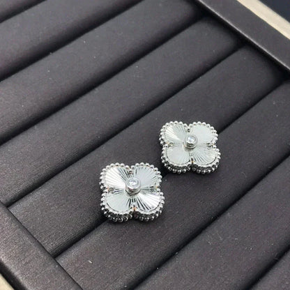 ¡®Moco¡¯CLOVER MINI 9.5MM LASER EARRINGS