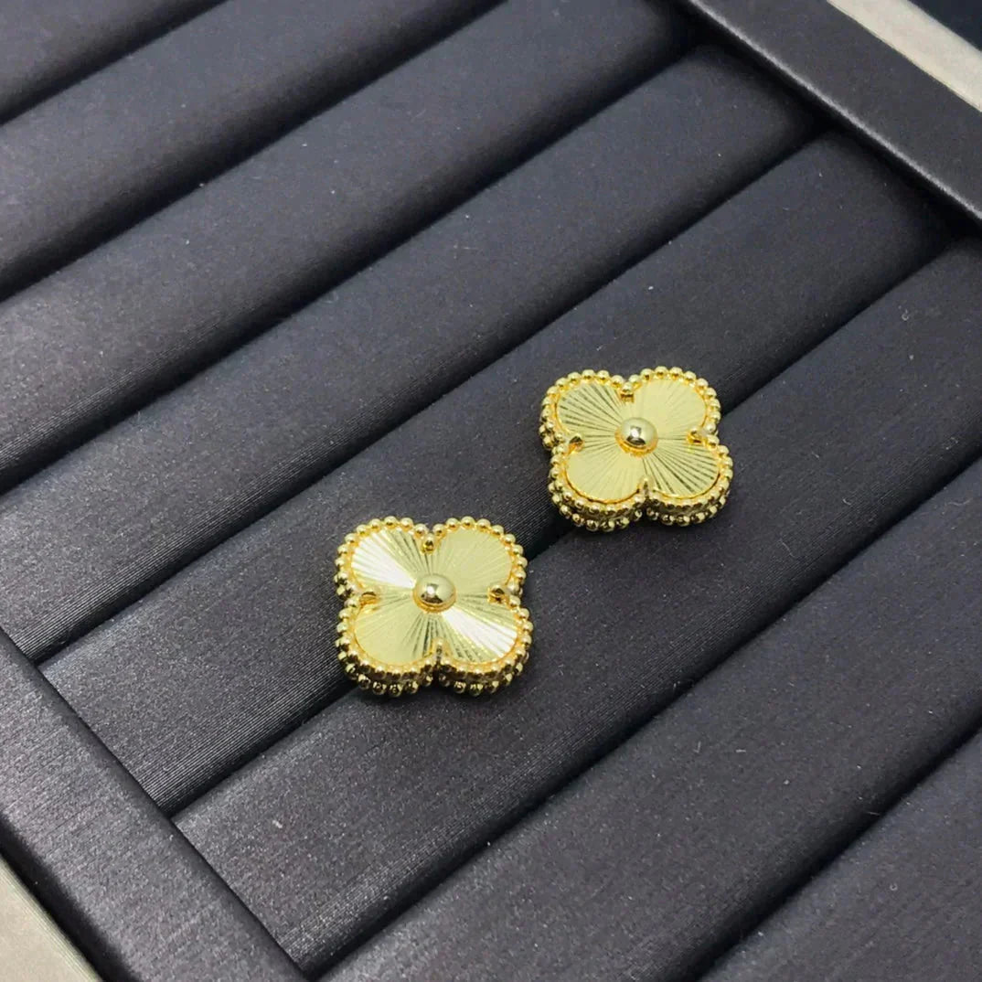 ¡®Moco¡¯CLOVER MINI 9.5MM LASER EARRINGS