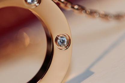 ¡®Moco¡¯LOVE NECKLACE 16MM 6 DIAMONDS PINK GOLD