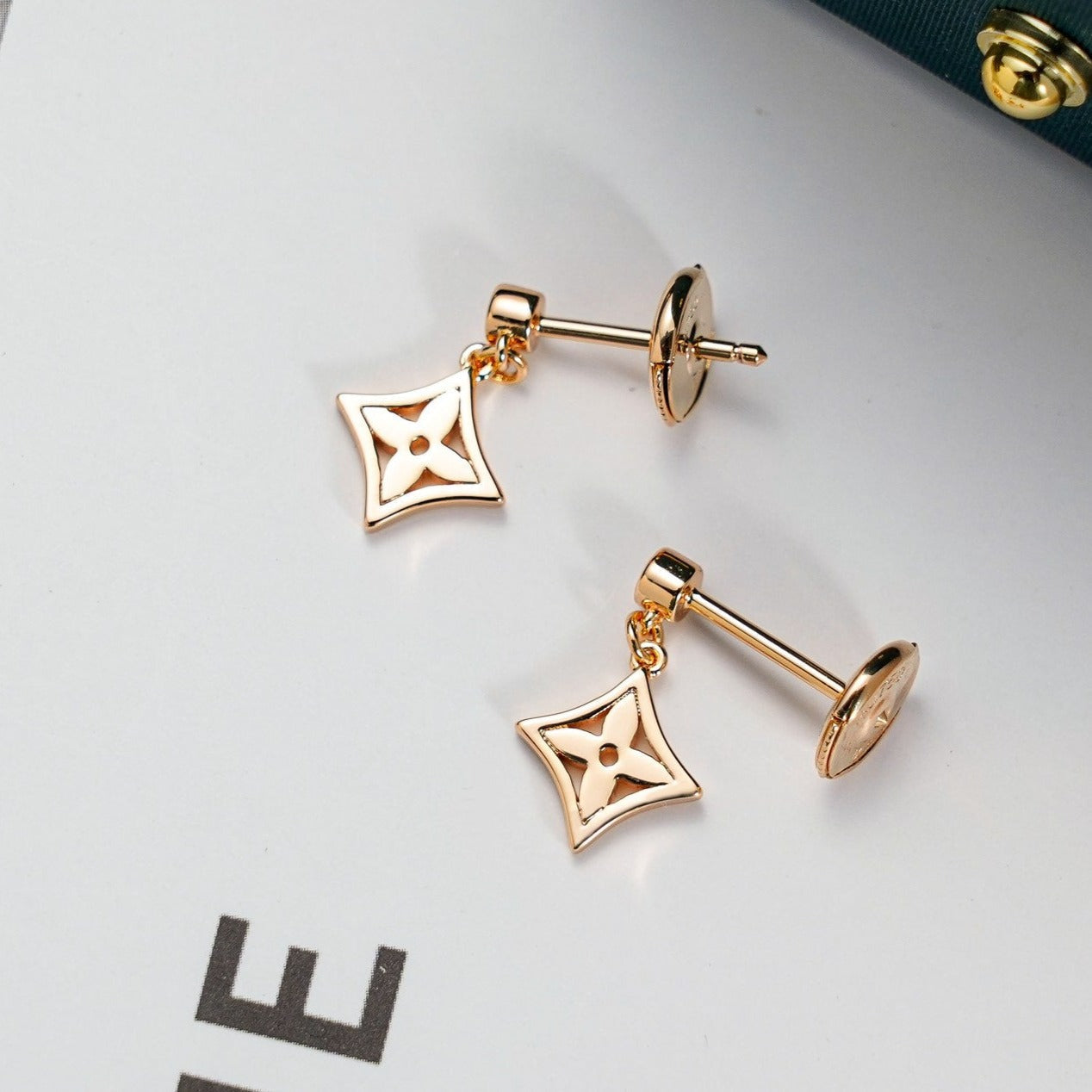 ¡®Moco¡¯STAR EARRINGS GOLD