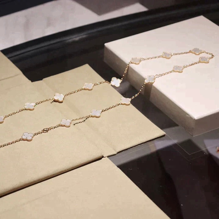 ¡®Moco¡¯CLOVER 20 MOTIFS WHITE MOP NECKLACE