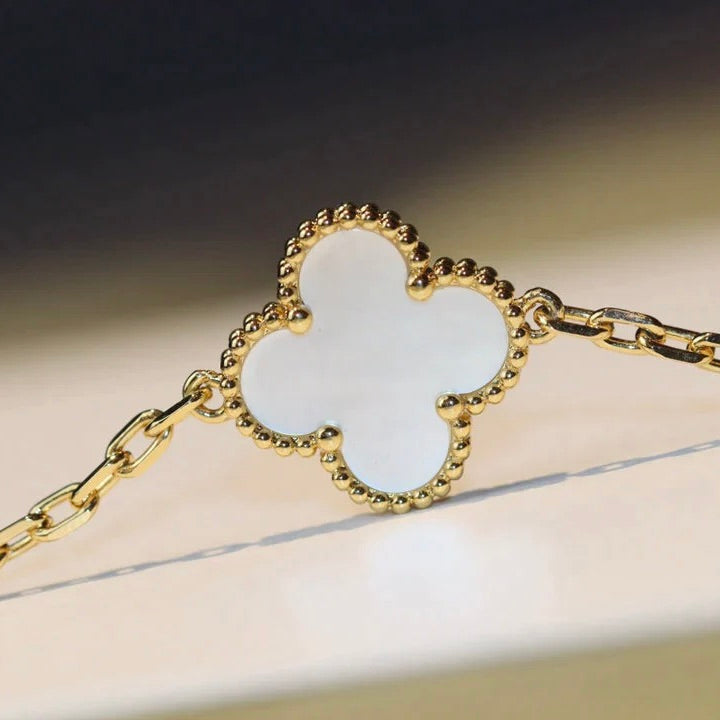 ¡®Moco¡¯CLOVER 20 MOTIFS WHITE MOP NECKLACE