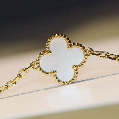 ¡®Moco¡¯CLOVER 20 MOTIFS WHITE MOP NECKLACE