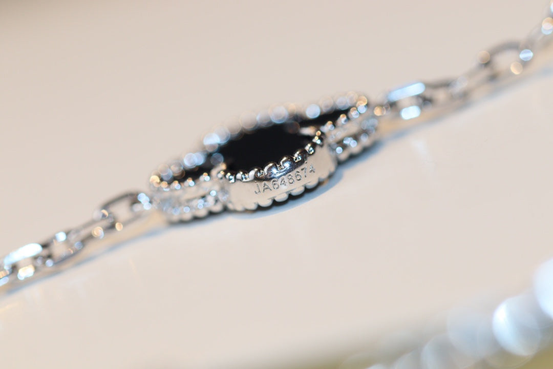 ¡®Moco¡¯CLOVER 20 MOTIFS ONYX DIAMOND SILVER