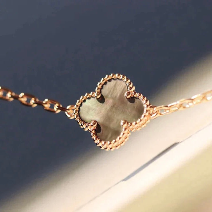 ¡®Moco¡¯CLOVER 20 MOTIFS LASER DIAMOND NECKLACE