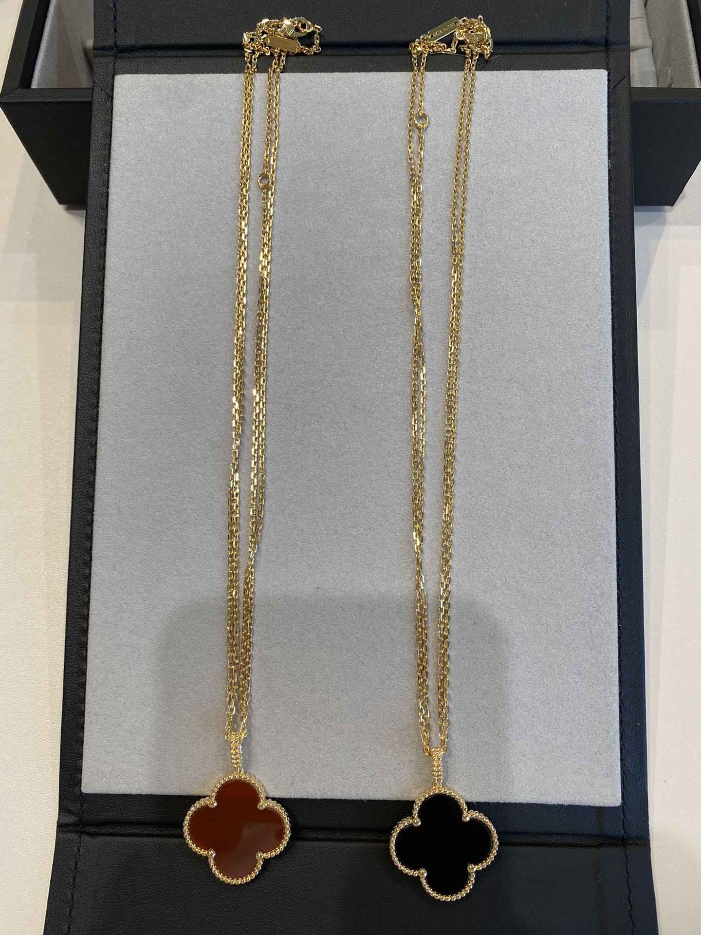 ¡®Moco¡¯CLOVER 25MM NECKLACE GOLD CARNELIAN