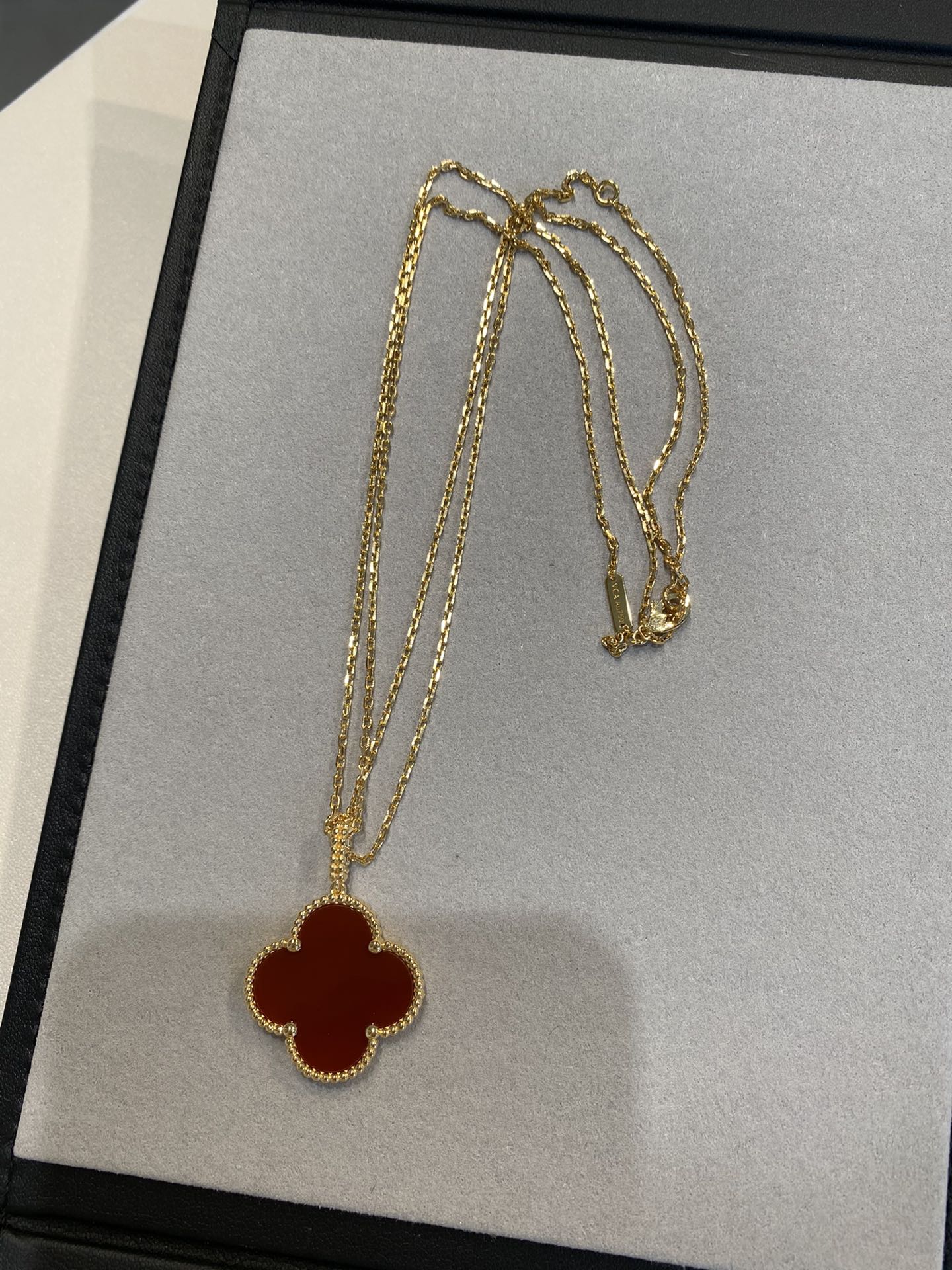 ¡®Moco¡¯CLOVER 25MM NECKLACE GOLD CARNELIAN