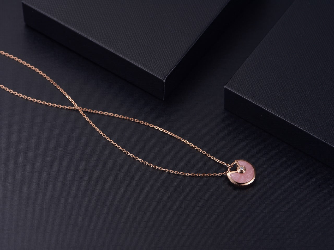 ¡®Moco¡¯AMULETTE ROSE GOLD PINK MOP NECKLACE