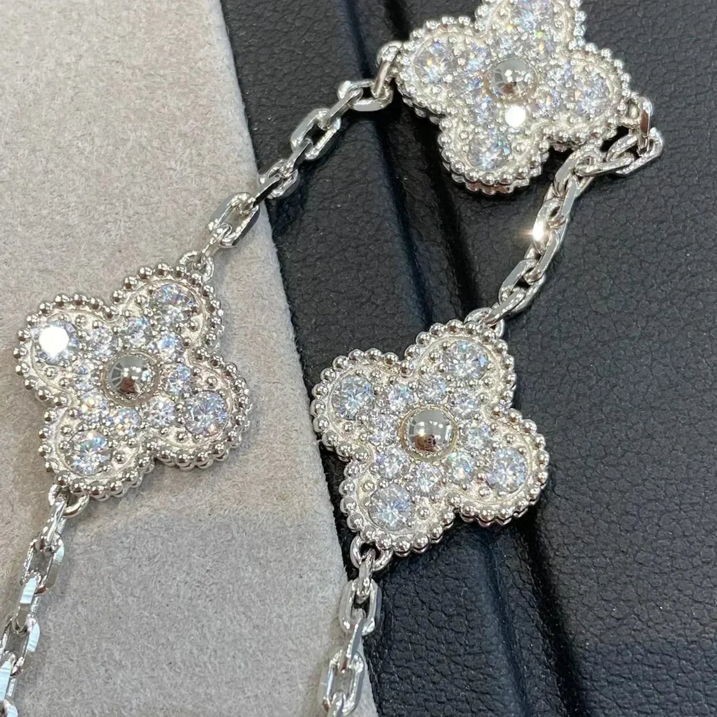 [Moco] New  CLOVER 5 MOTIF FULL DIAMOND BRACELET COLLECTION