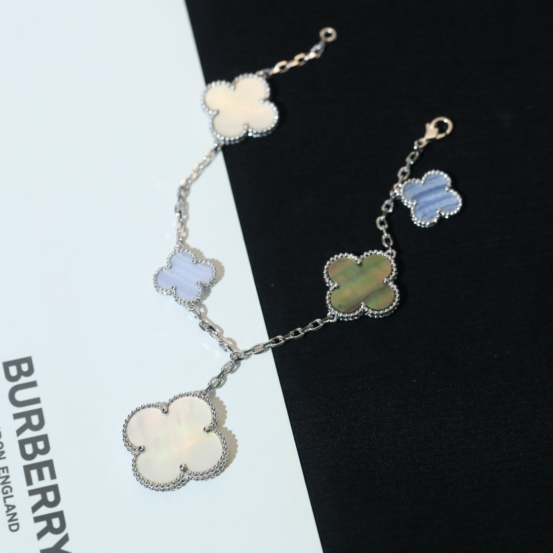 ¡®Moco¡¯CLOVER BRACELET 5 MOTIFS MOP CHALCEDONY SILVER