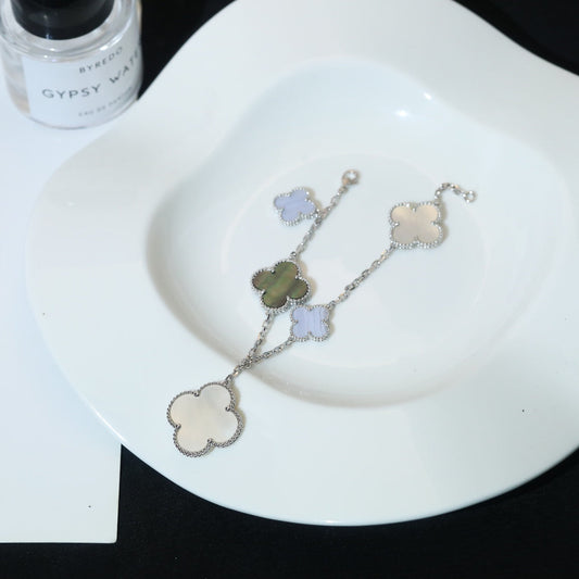 ¡®Moco¡¯CLOVER BRACELET 5 MOTIFS MOP CHALCEDONY SILVER