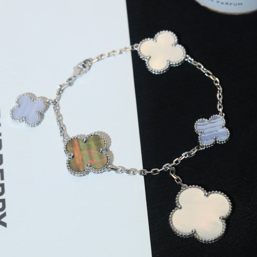 ¡®Moco¡¯CLOVER BRACELET 5 MOTIFS MOP CHALCEDONY SILVER
