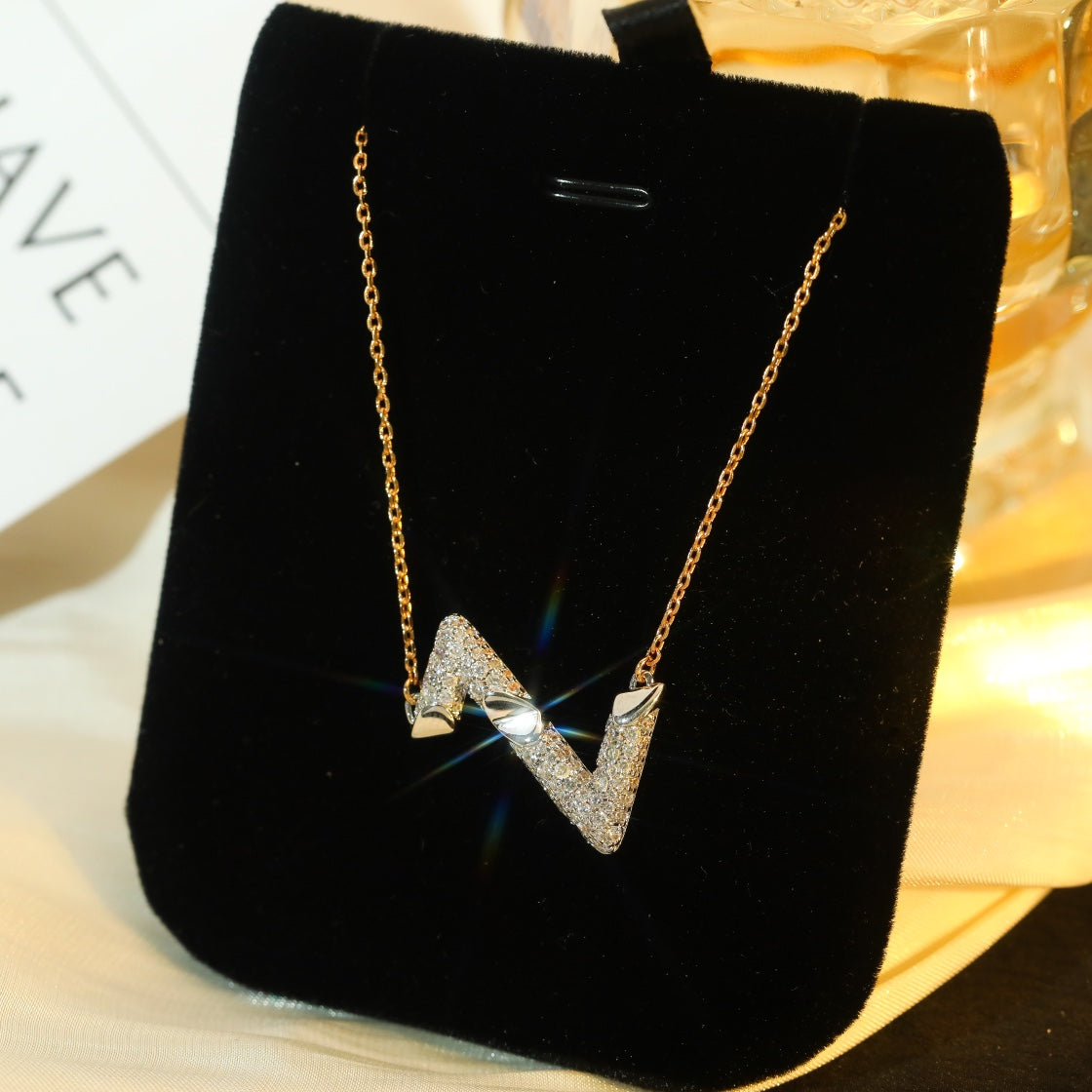 ¡®Moco¡¯VOLT SILVER DIAMOND PEDANT NECKLACE