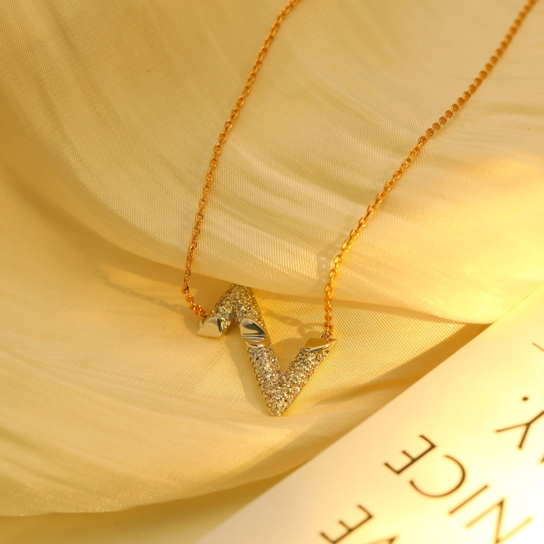 ¡®Moco¡¯VOLT SILVER DIAMOND PEDANT NECKLACE