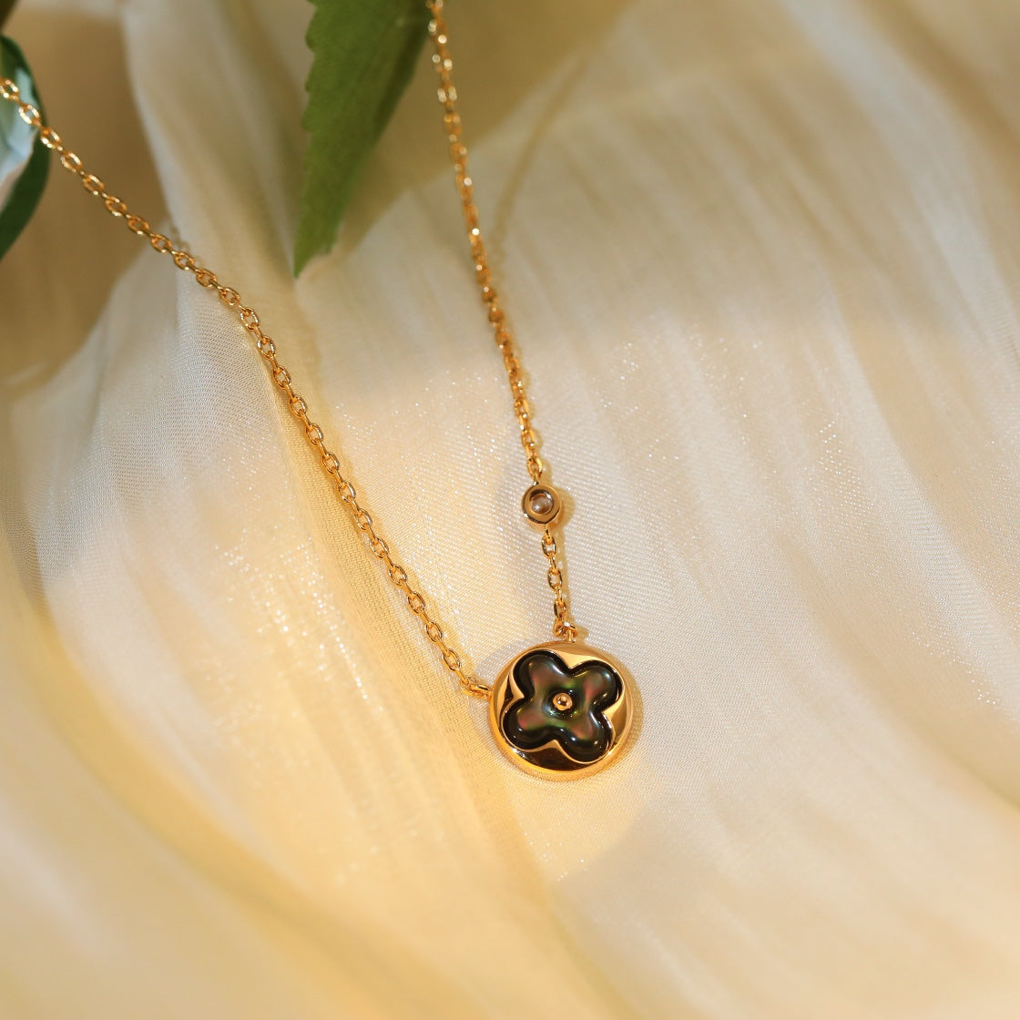 ¡®Moco¡¯SUN PEDANT PINK GOLD 1 DIAMOND NECKLACE