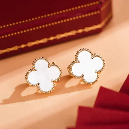 ¡®Moco¡¯CLOVER MEDIUM 1 MOTIFS  WHITE MOP STUD EARRINGS