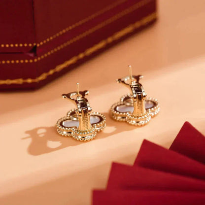 ¡®Moco¡¯CLOVER MEDIUM 1 MOTIFS  WHITE MOP STUD EARRINGS