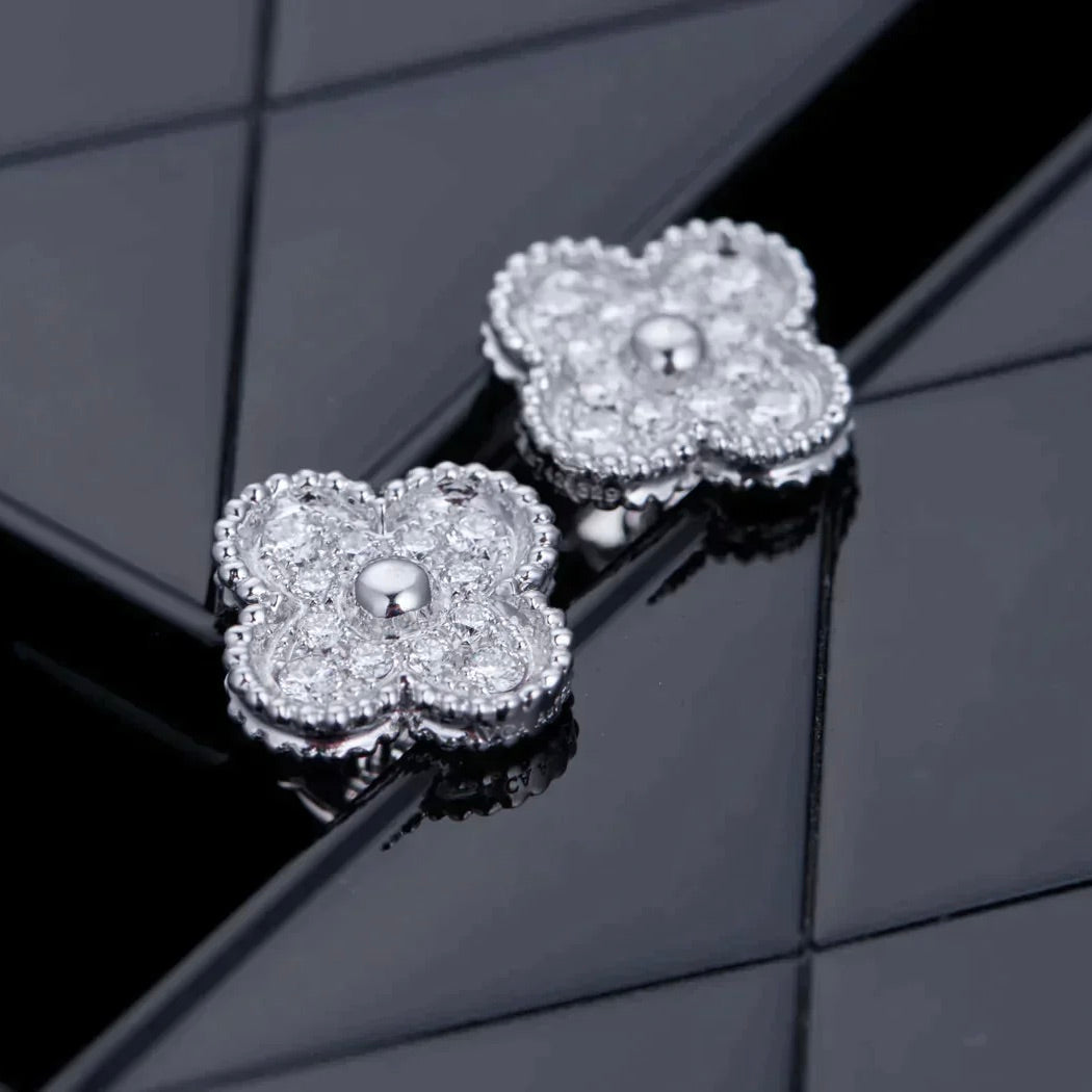 ¡®Moco¡¯CLOVER 1 MOTIFS DIAMOND STUD EARRINGS SILVER