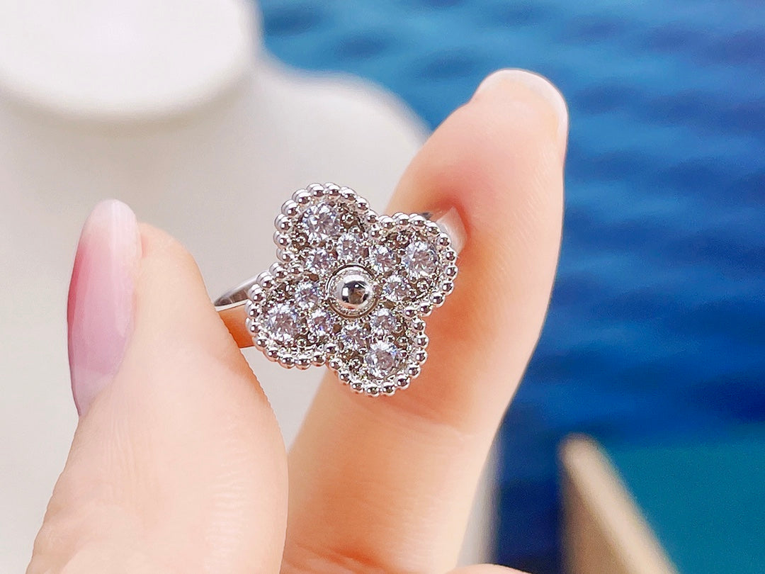 ¡®Moco¡¯CLOVER DIAMOND RING